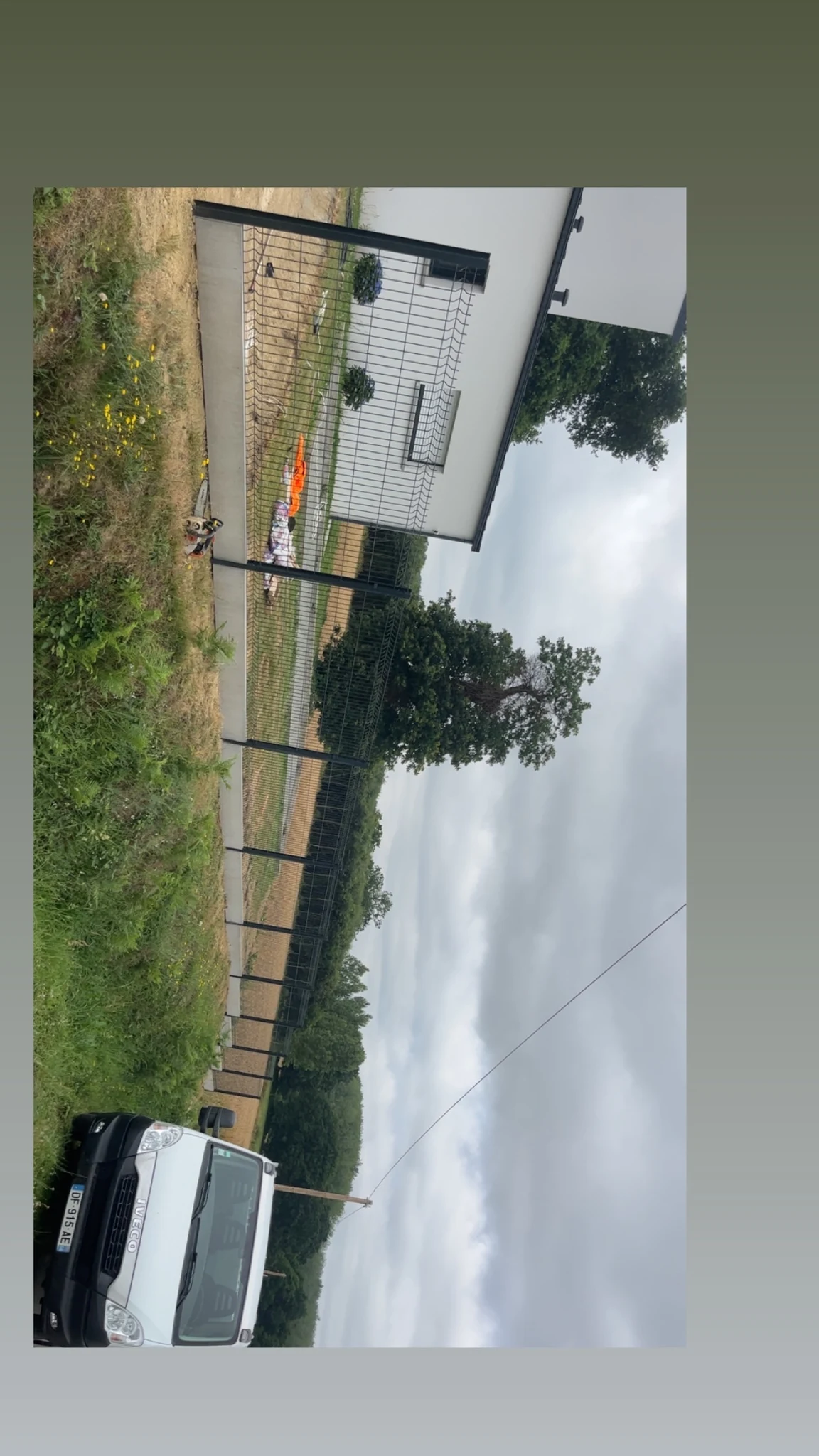 Allée et bordure en cours de réalisation